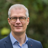 Dr. Uwe Kirschstein